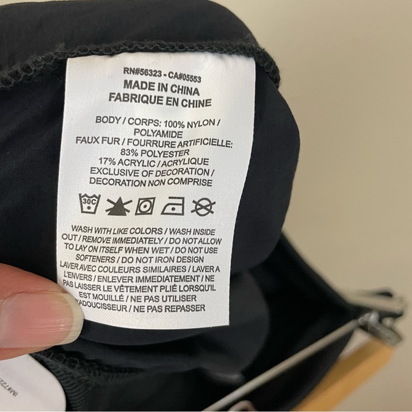 NWT Nike Black Faux Fur‎ High Rise Loose Fit Pants Size Medium - Picture 9 of 12
